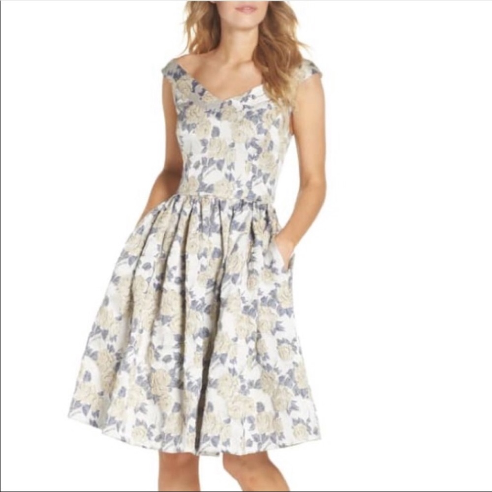 Gal Meets Glam Ava Knee Length Dress